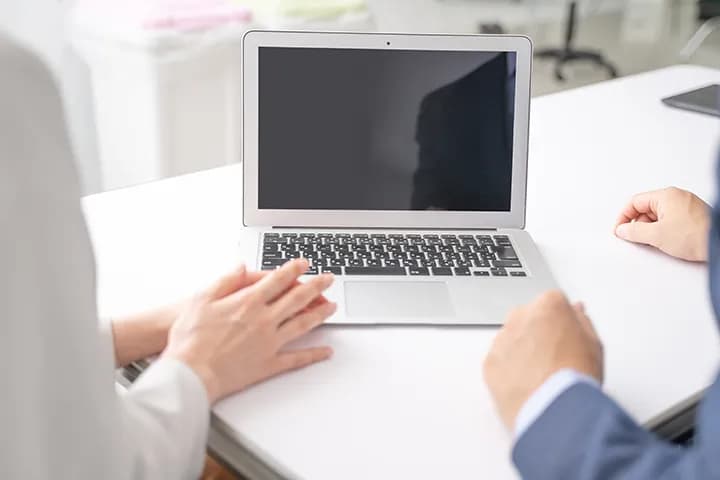 臨海斎場とやすらぎ会館どちらで葬儀をした方がお得ですか？