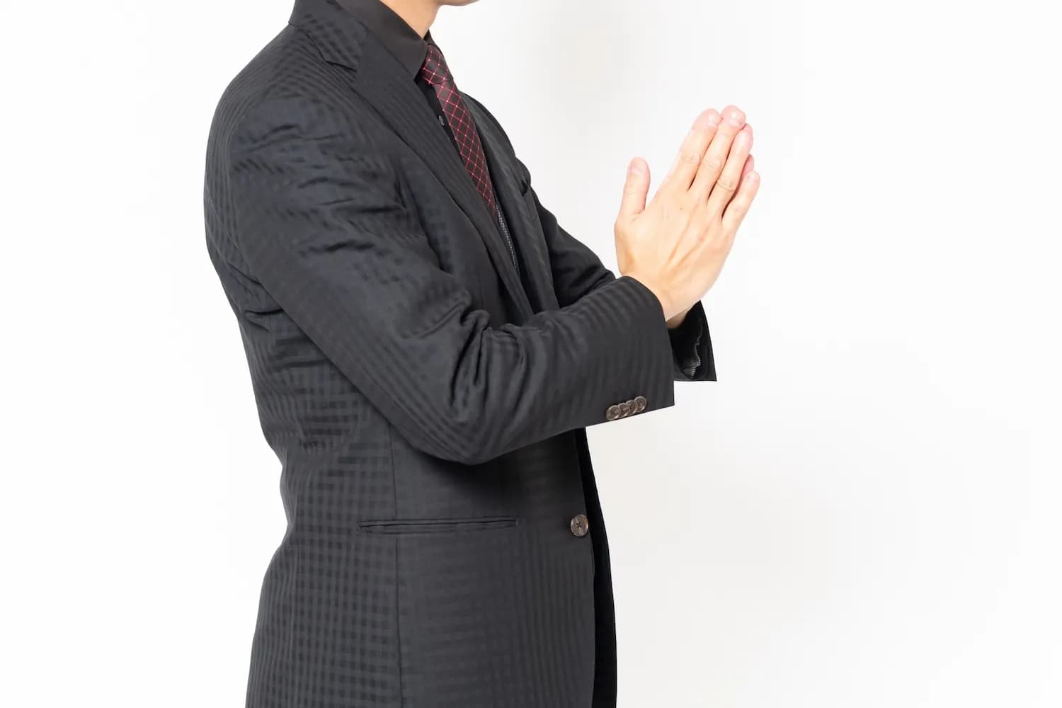 一日葬の前日は普段着でも大丈夫でしょうか。