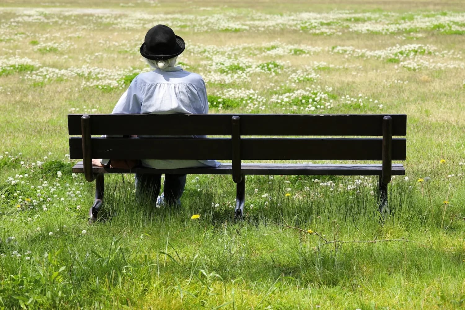 母が行方不明なのですが、葬儀をしたら問題ですか？