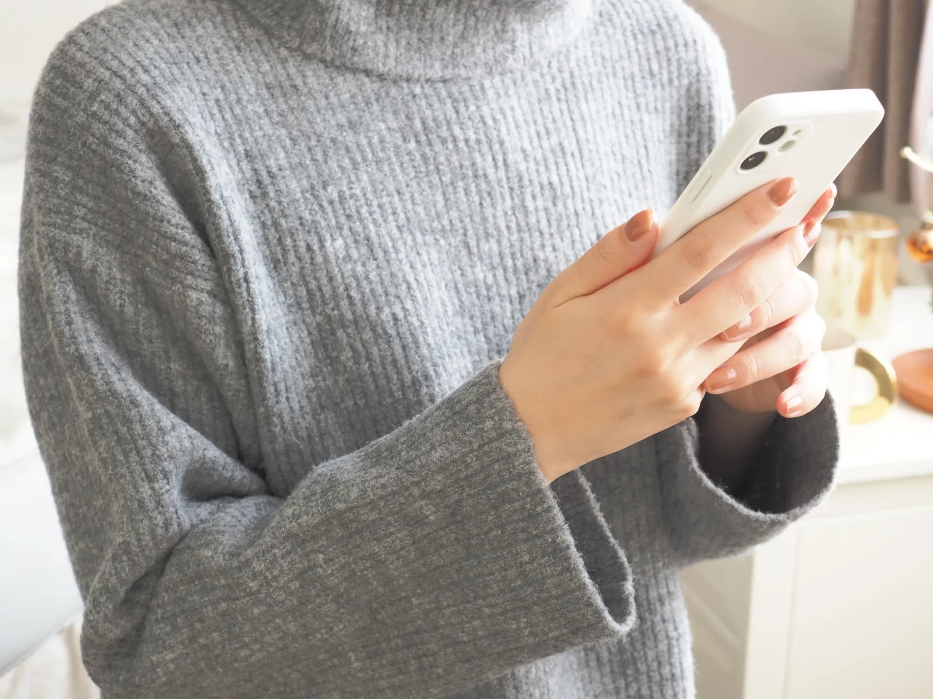 父が亡くなりました。警察安置中で葬儀社選定を迷っています。エンバーミングや費用について教えてください