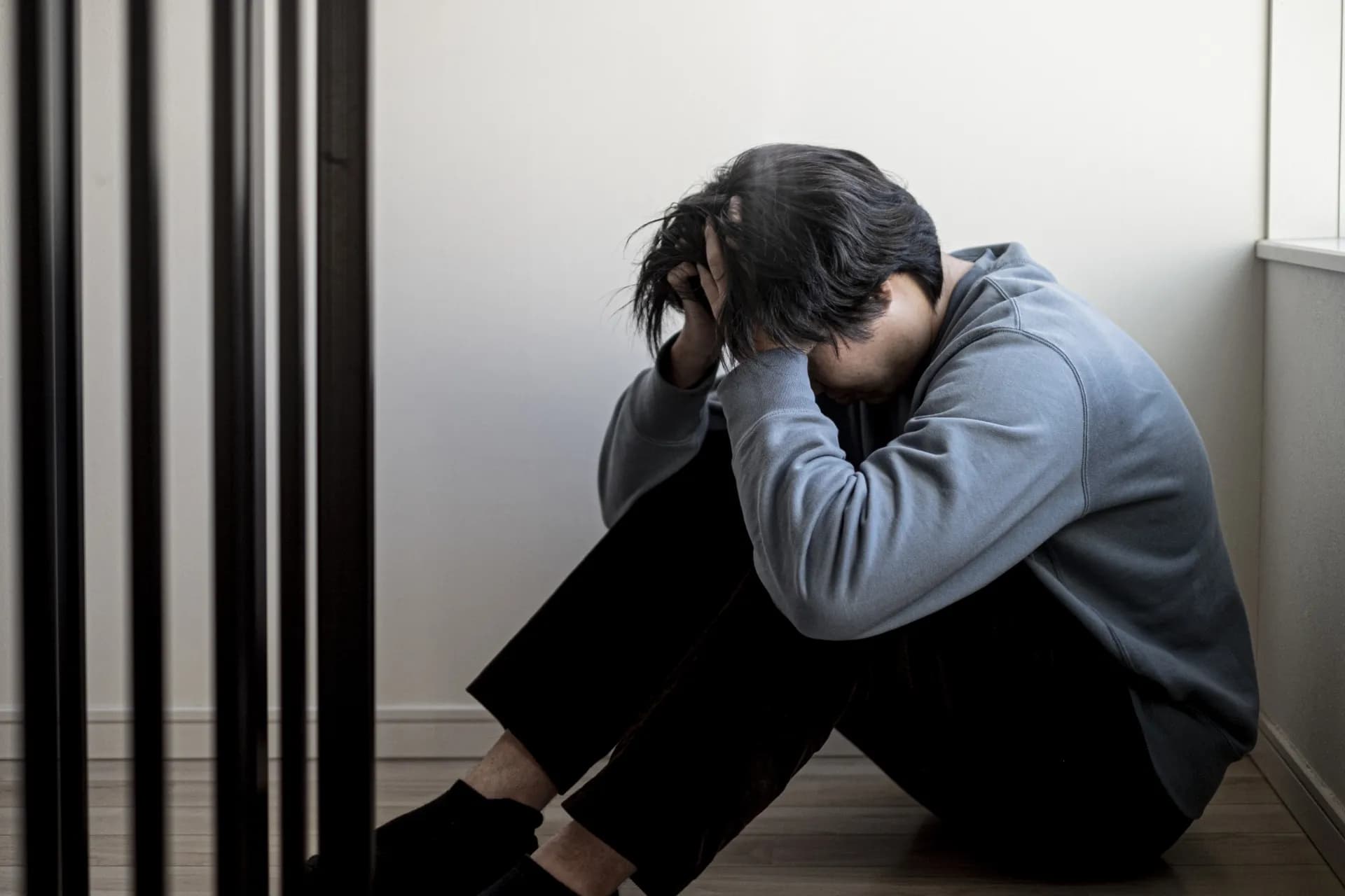 故人が生前に犯した罪や過ちについて、葬儀でどのように触れるべきでしょうか？