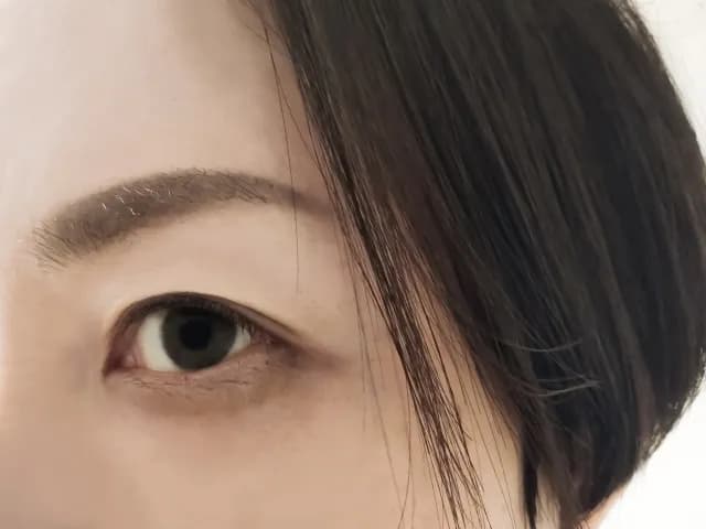 葬儀で黒い涙流しているのに笑ってしまった。