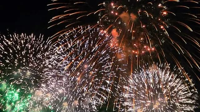 忌中に花火大会に行くのは非常識ですか？