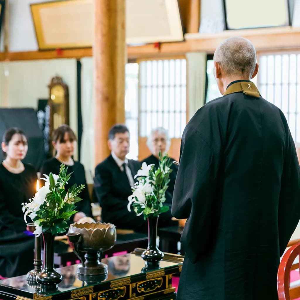 横浜市で一日葬を希望していますが、菩提寺が遠方の場合の対応や葬儀費用について教えてください