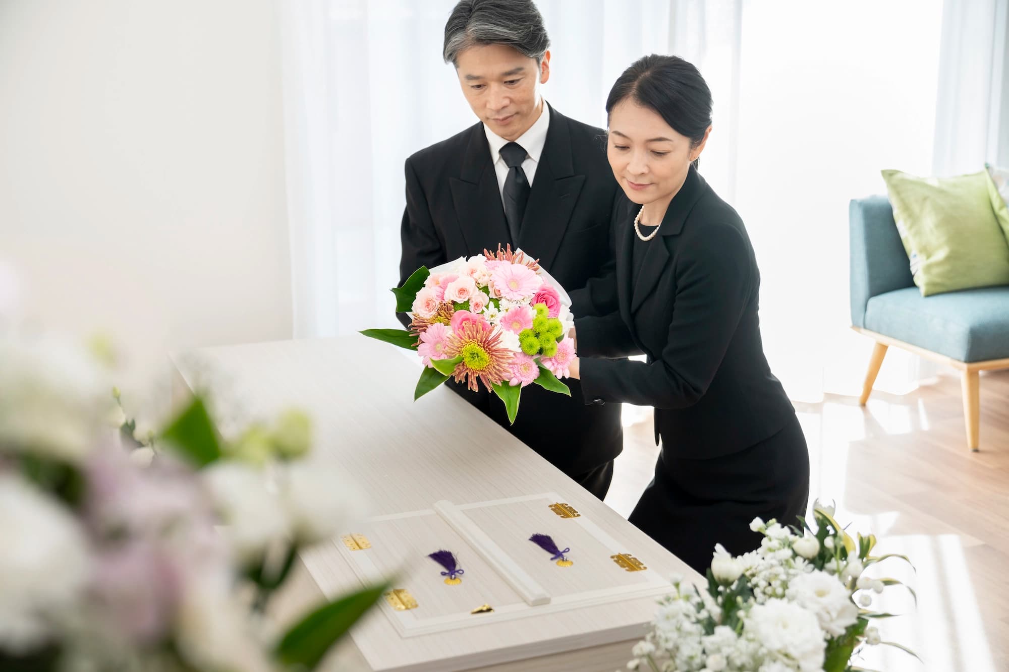 義母の葬儀を府中市の施設で行いたいのですが、手続きの流れや注意点を教えてください