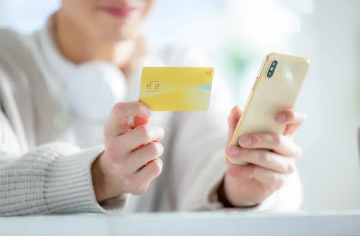 お手元のスマホで簡単決済 お手元のスマホで簡単決済